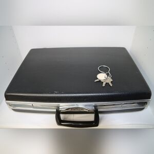 Diplomat Black Hard Briefcase with Keys 18"×12"